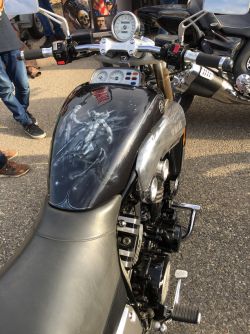 christian poncet, aérographe, moto, peinture, personnalisée, custom, harley, bobber, chopper, décoration, motard